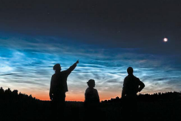 <strong>Рис. 12. Серебристые облака над Москвой в ночь 7–8 июля 2014 г.</strong>