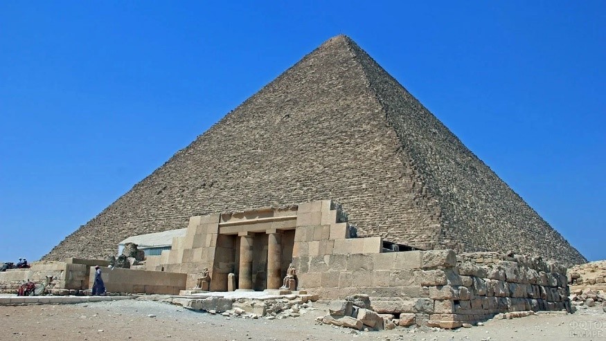 Рис. 1. Пирамида Хеопса (Хуфу). Современная фотография