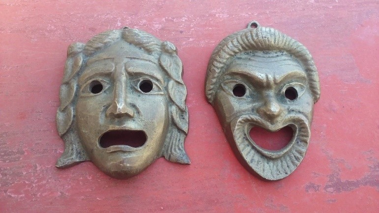 Рис. 10. Трагическая и комическая маски для древнегреческого театра