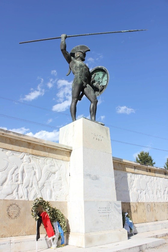 Рис. 9. Памятник 300 спартанцам в Греции