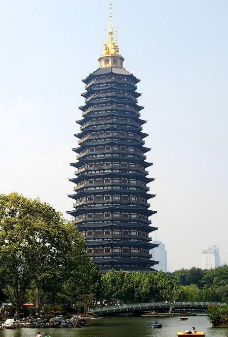 Рис. 6. Пагода Тяньнин, VII в. Чанчжоу, Китай