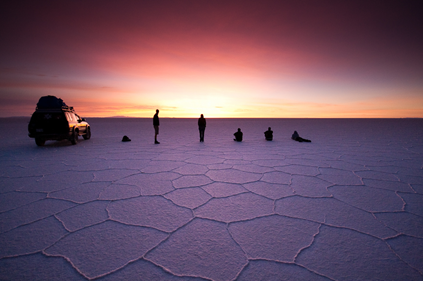 Рис. 1. Солончак Уюни в Боливии на высоте 3650 метров. Высохшее озеро